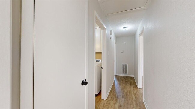 Building Photo - 1443 Hawk Tree Dr