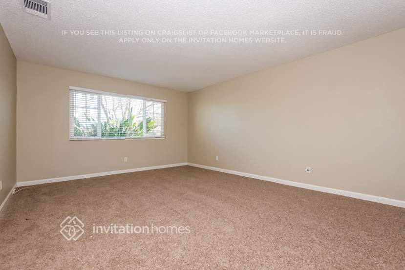 Building Photo - 560 E Wigeon Way