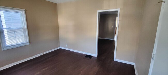 Building Photo - 1520 Lawn Ave