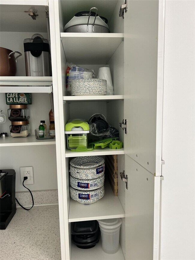 Building Photo - 133 NE 2nd Ave