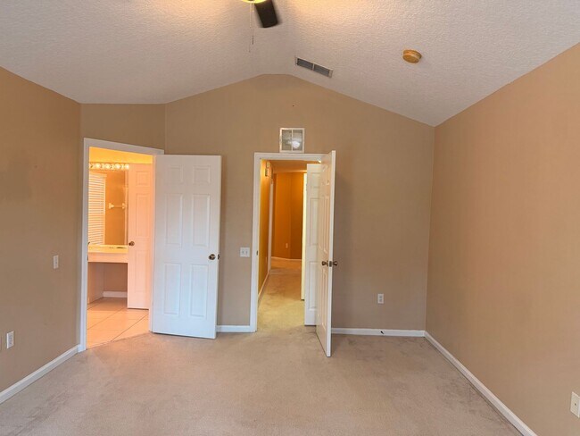 Building Photo - MOVE-IN SPECIAL!!! Townhome 3 Bedroom/2.5 Bathroom in Winter Park in a gated community