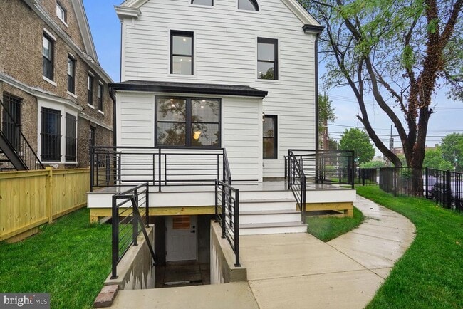 Building Photo - 3901 New Hampshire Ave NW