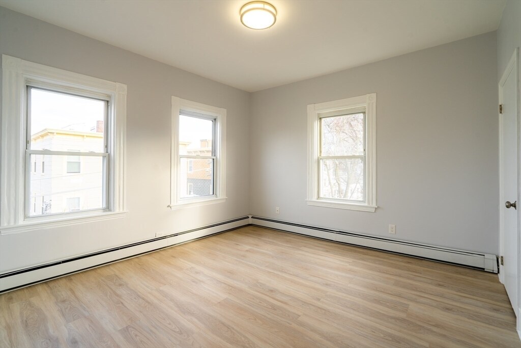 Building Photo - 318 Hurley St