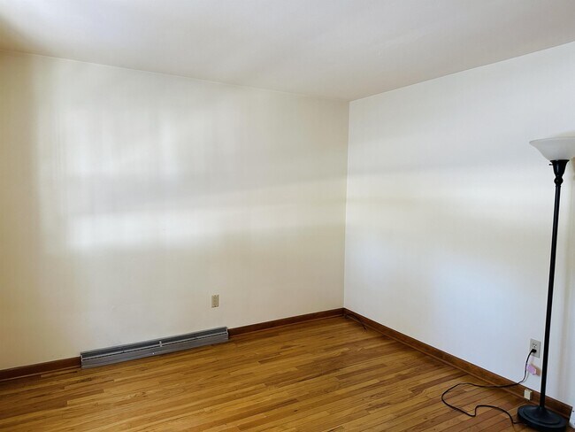 Building Photo - 112 N Stanton St