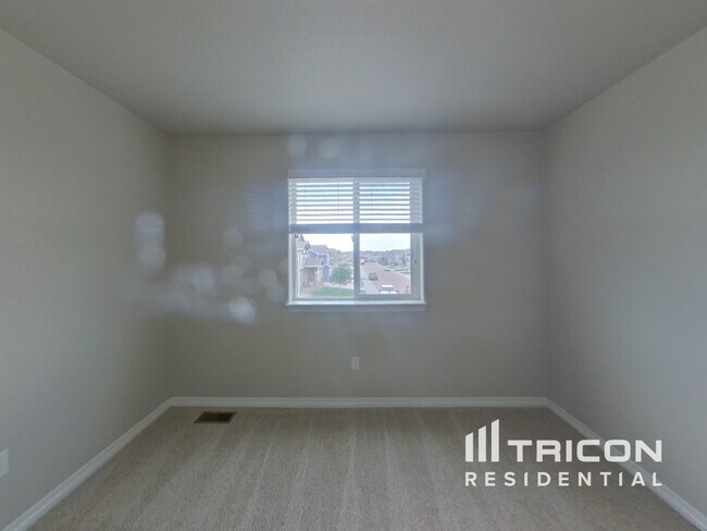 Building Photo - 10734 Ridgepole Dr