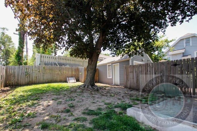 Building Photo - 2 Bed + an Office/ 1 Bath House by UNMC