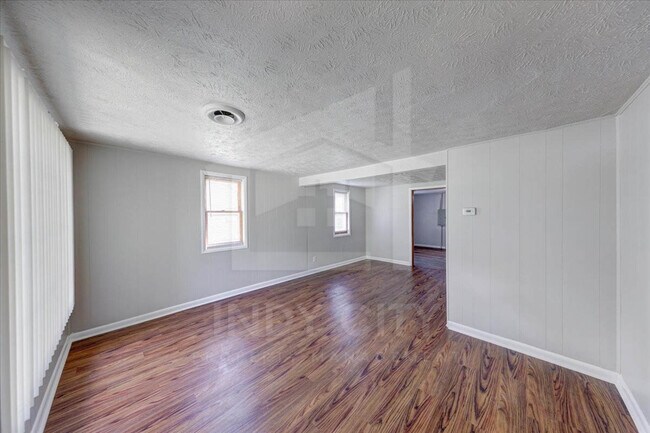 Building Photo - 1102 Worcester Ave