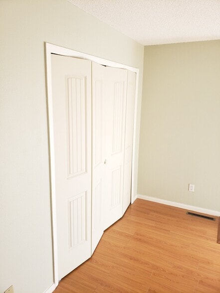 Building Photo - 1219 Willow Bend Cir