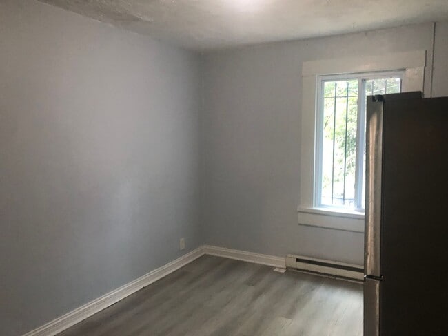 Building Photo - Charming 3-bedroom, 1-bathroom home locate...