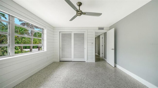 Building Photo - 7665 Sanderling Rd