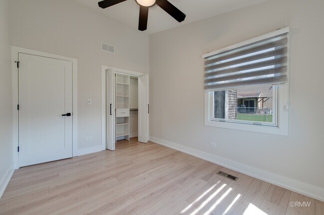 Building Photo - 359 Chaparral Cir