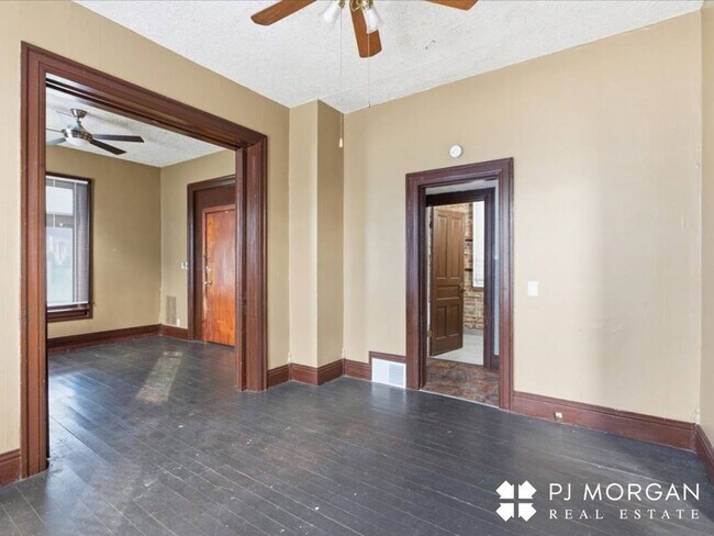 Building Photo - 3735 S