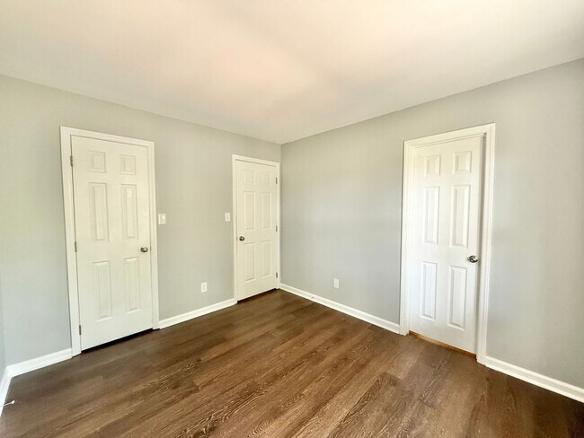 Building Photo - Recently Remodeled 3BD, 2.5BA Raleigh Town...