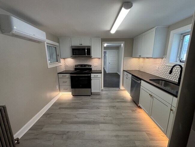 Building Photo - Newly Renovated 3-Bedroom, 2.5-Bath Home i...