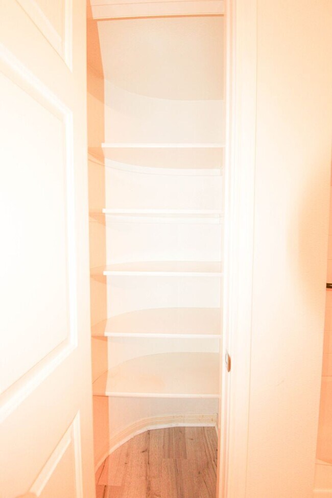 Building Photo - 34 Silverhorn Dr