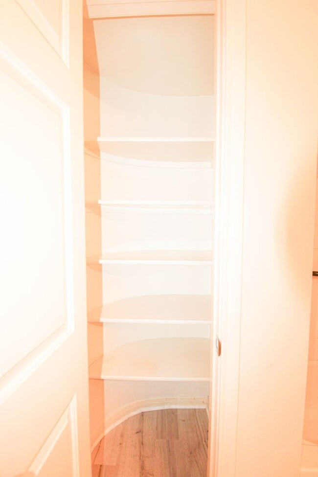 Building Photo - ************Move In Special- 2 WEEKS FREE!!!!************