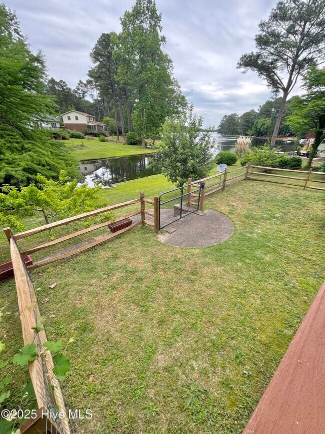 Building Photo - 164 Pine Ridge Dr