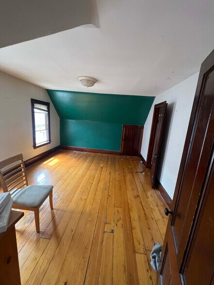 Building Photo - 68 Willow Ave