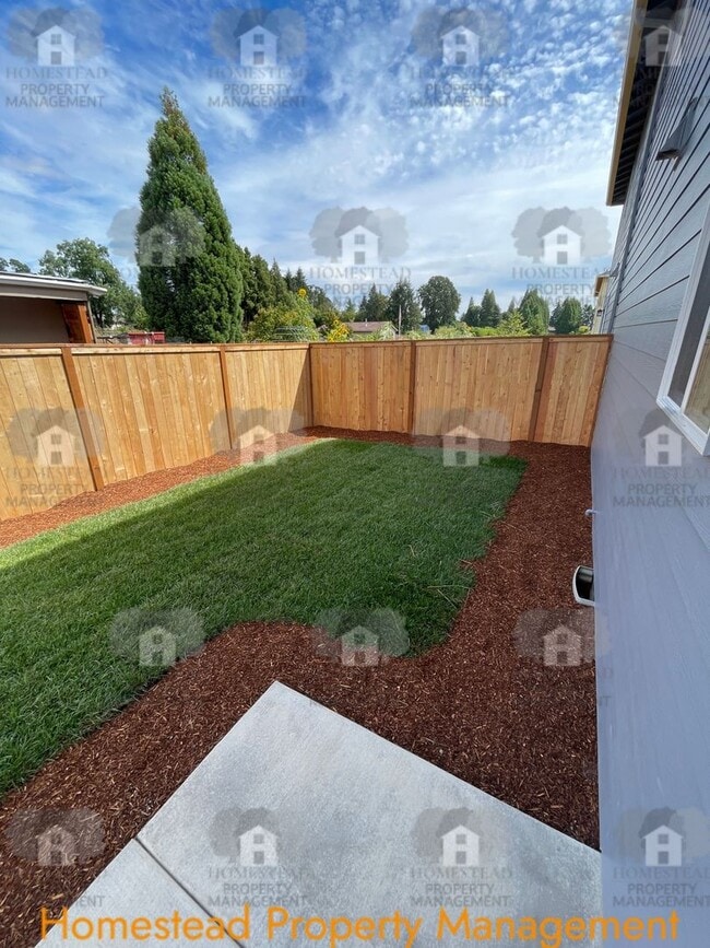 Building Photo - 186-188 SE Lacreole Dr