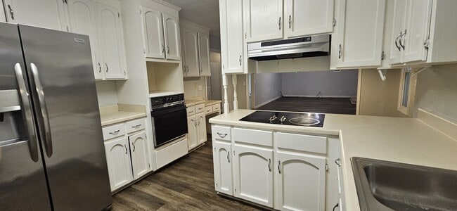 Building Photo - 211 Plantation Rd