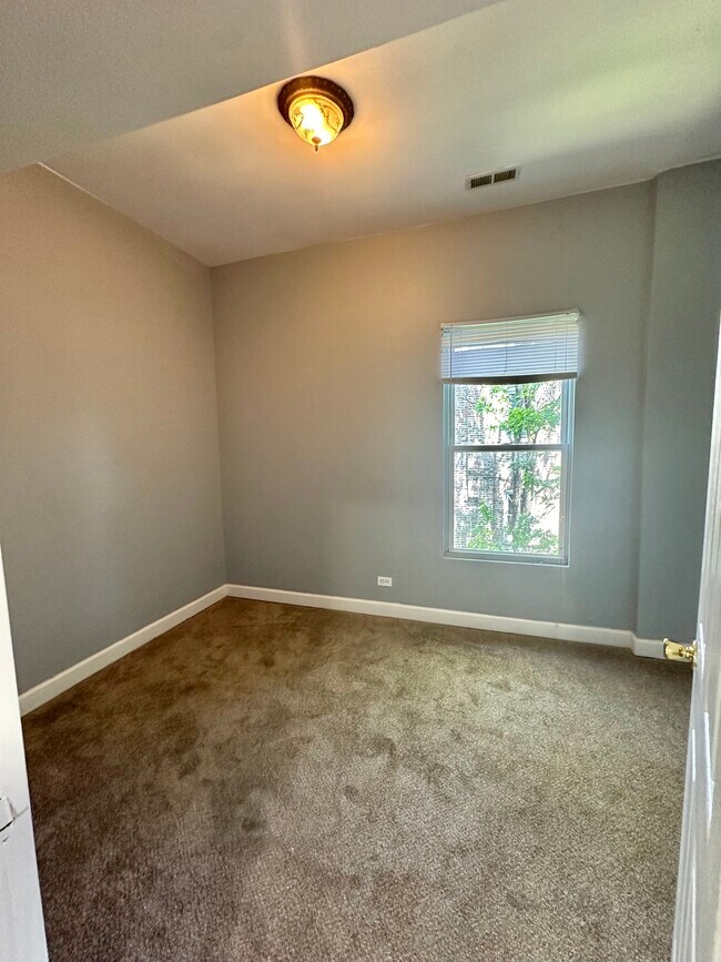 Building Photo - 928 N Lawndale Ave