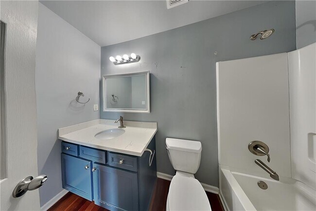 Building Photo - 1012 Fairmont Park Dr