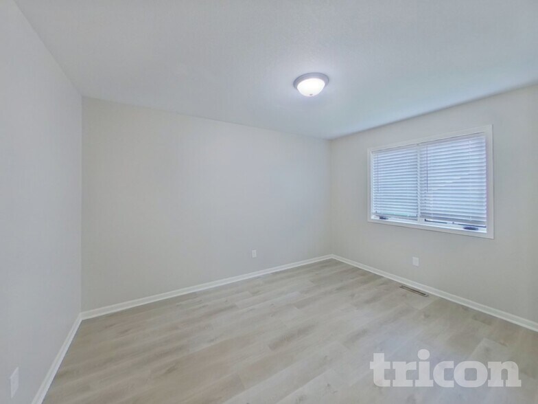 Building Photo - 209 Greenbriar Ln