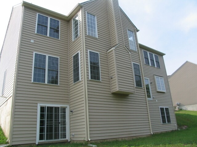 Building Photo - 2812 River Willow Dr