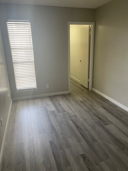 Building Photo - 318 Champlin Ave