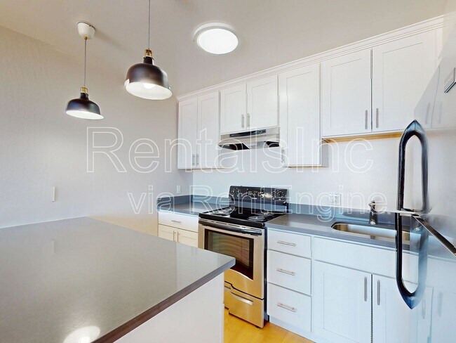 Building Photo - 657 Kansas St