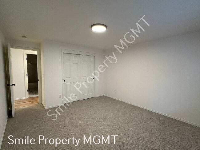 Building Photo - 13637 SE Ellen Dr