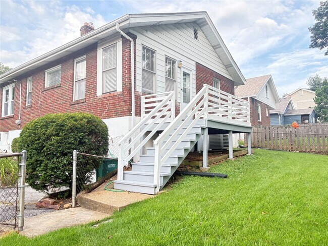 Building Photo - 8823 Powell Ave