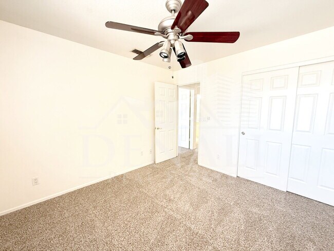 Building Photo - 1425 E Chicago Cir