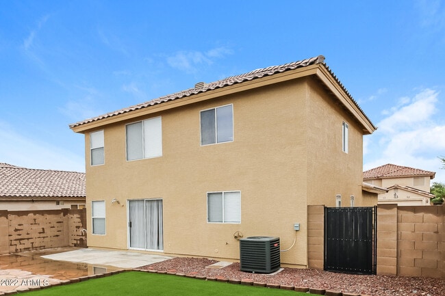 Building Photo - 12622 W Paradise Dr