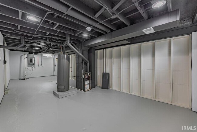 Building Photo - 2054 Conlin Ave