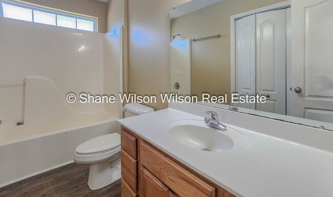 Building Photo - 110 2nd St