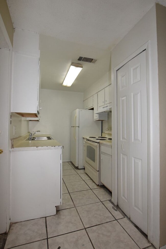 Building Photo - 3115 Split Willow Dr
