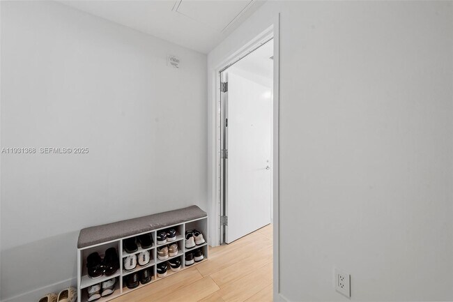 Building Photo - 460 NE 28th St