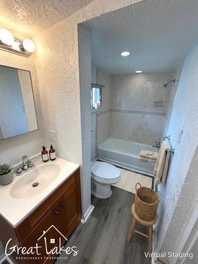 Building Photo - Charming 2 Bedroom 1 Bathroom now available for rent