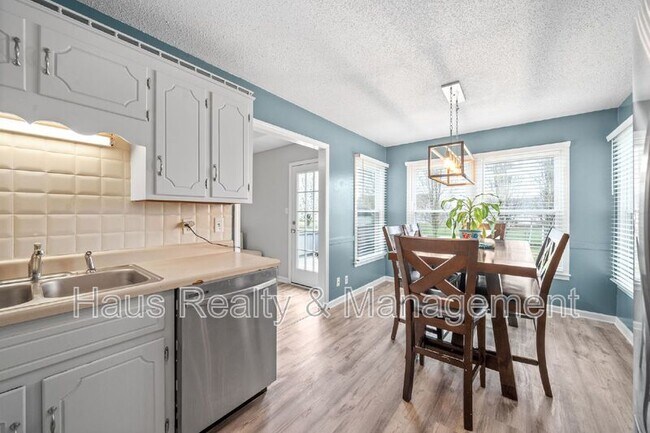 Building Photo - 919 Desota Ln