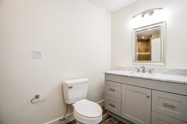 Building Photo - 8115 Fondren Lake Dr