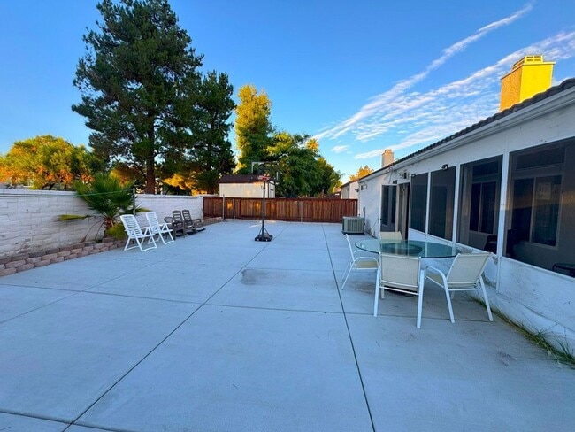 Building Photo - Beautiful Single Story House - OVERSIZED lot in the sought after Vail Ranch Community right in th...