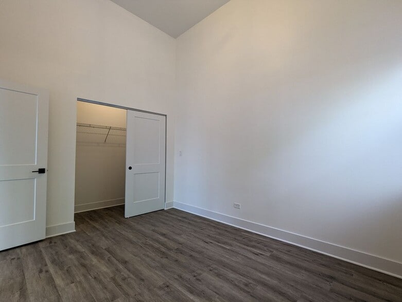 Building Photo - 4731 N Western Ave