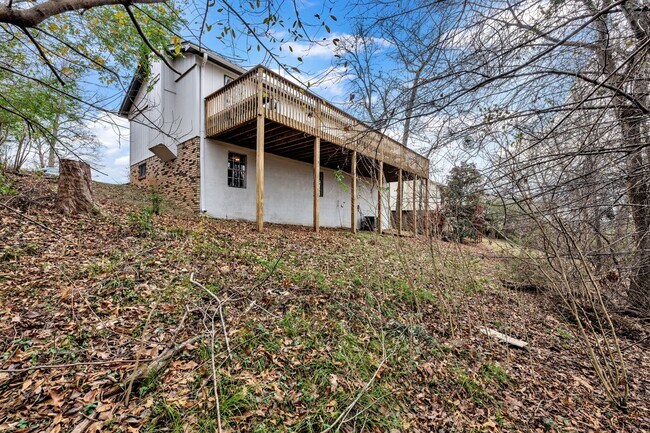 Building Photo - 5568 Spanish Trce