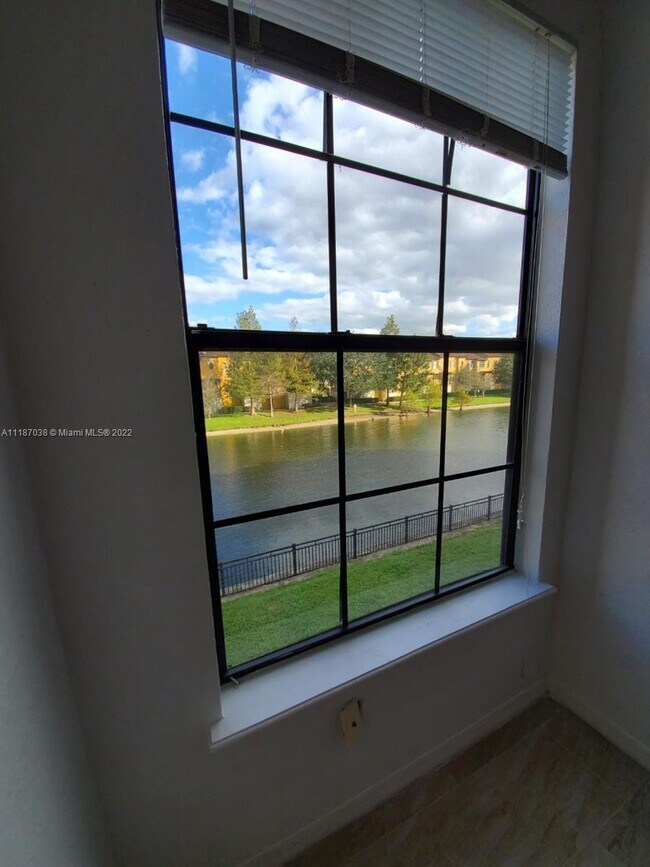 Building Photo - 6141 Metrowest Blvd