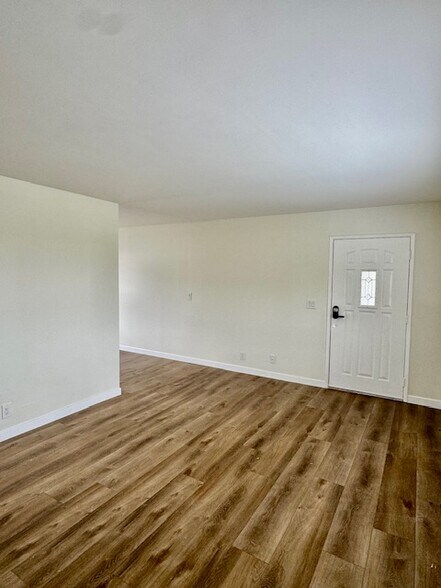 Building Photo - 279 S Evergreen Dr