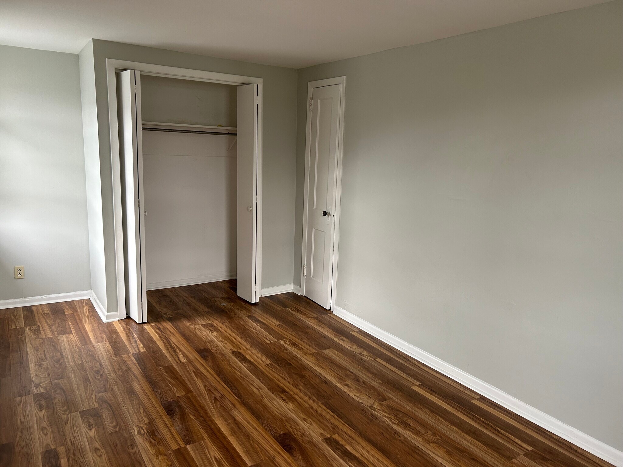 Building Photo - 16 Willow Ave