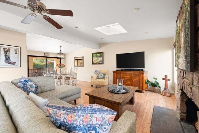 Building Photo - 74681 Peppertree Dr