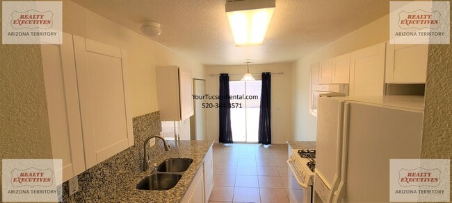 Building Photo - Valencia Rd & Headley Rd 3/2 - Coming Soon - All tile floors and updated kitchen