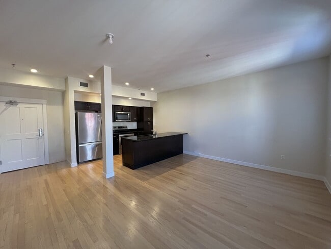 Building Photo - Putnam Hotel – $2,041 – 1 Bedroom/1 Bathroom, 755 SQ.FT. – UTILITIES INCLUDED